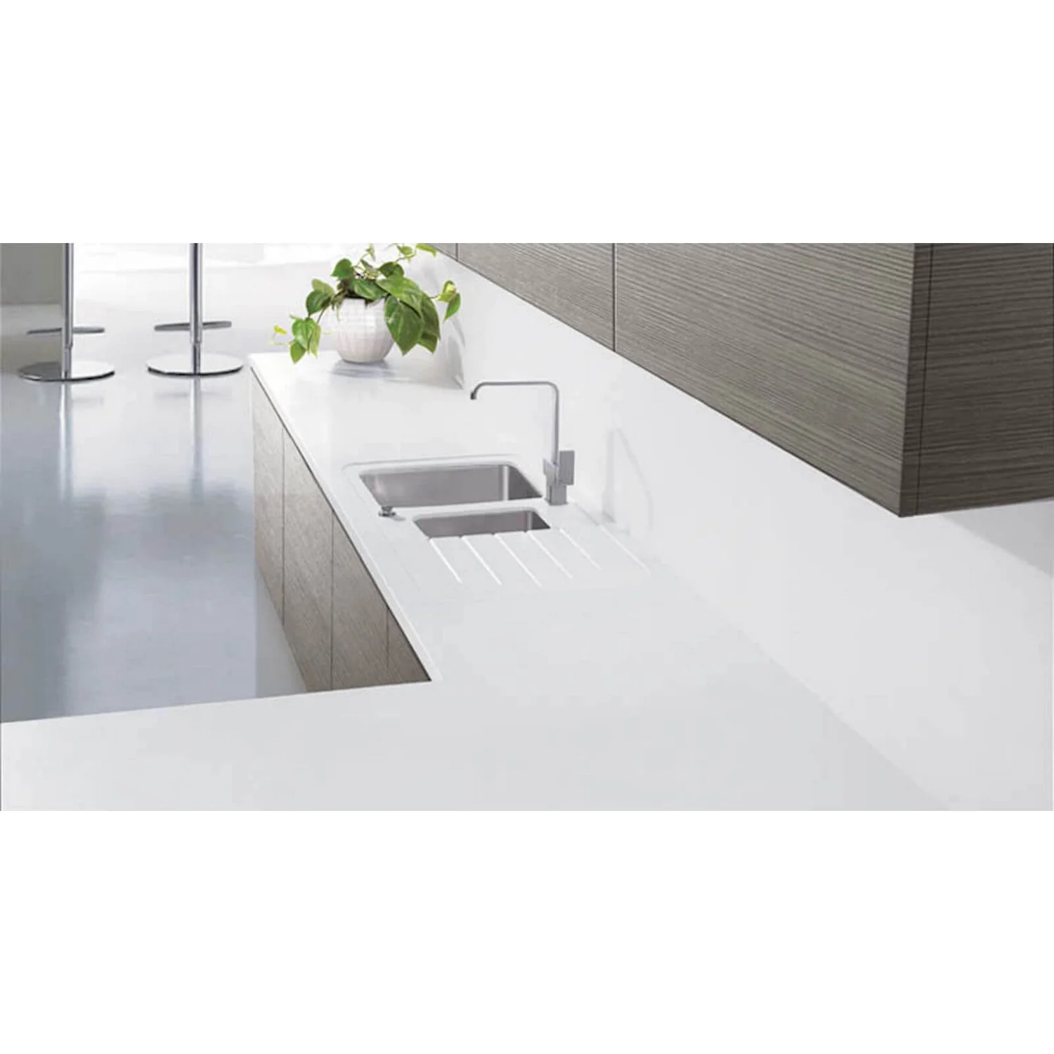 Maia Cristallo Adhesive Sachet - 75ml 4 Maia Cristallo Adhesive Sachet - 75ml - Image 2